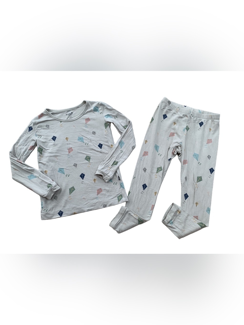 Kyte Baby Size 4T Colorful Kites Kite Print on Oat Two Piece Bamboo Pajamas